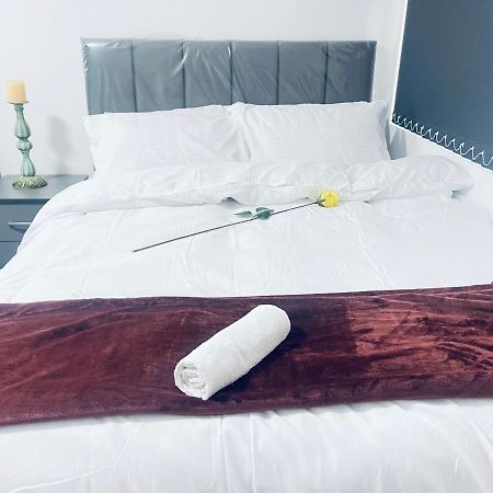 1 Bed Apartment With 2 Beds 1 Double Plus 1 Single เบอร์มิงแฮม ภายนอก รูปภาพ