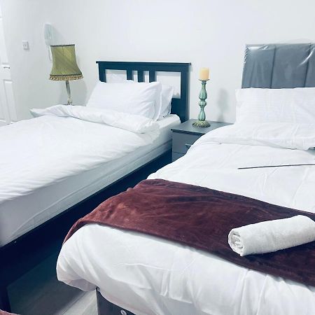 1 Bed Apartment With 2 Beds 1 Double Plus 1 Single เบอร์มิงแฮม ภายนอก รูปภาพ