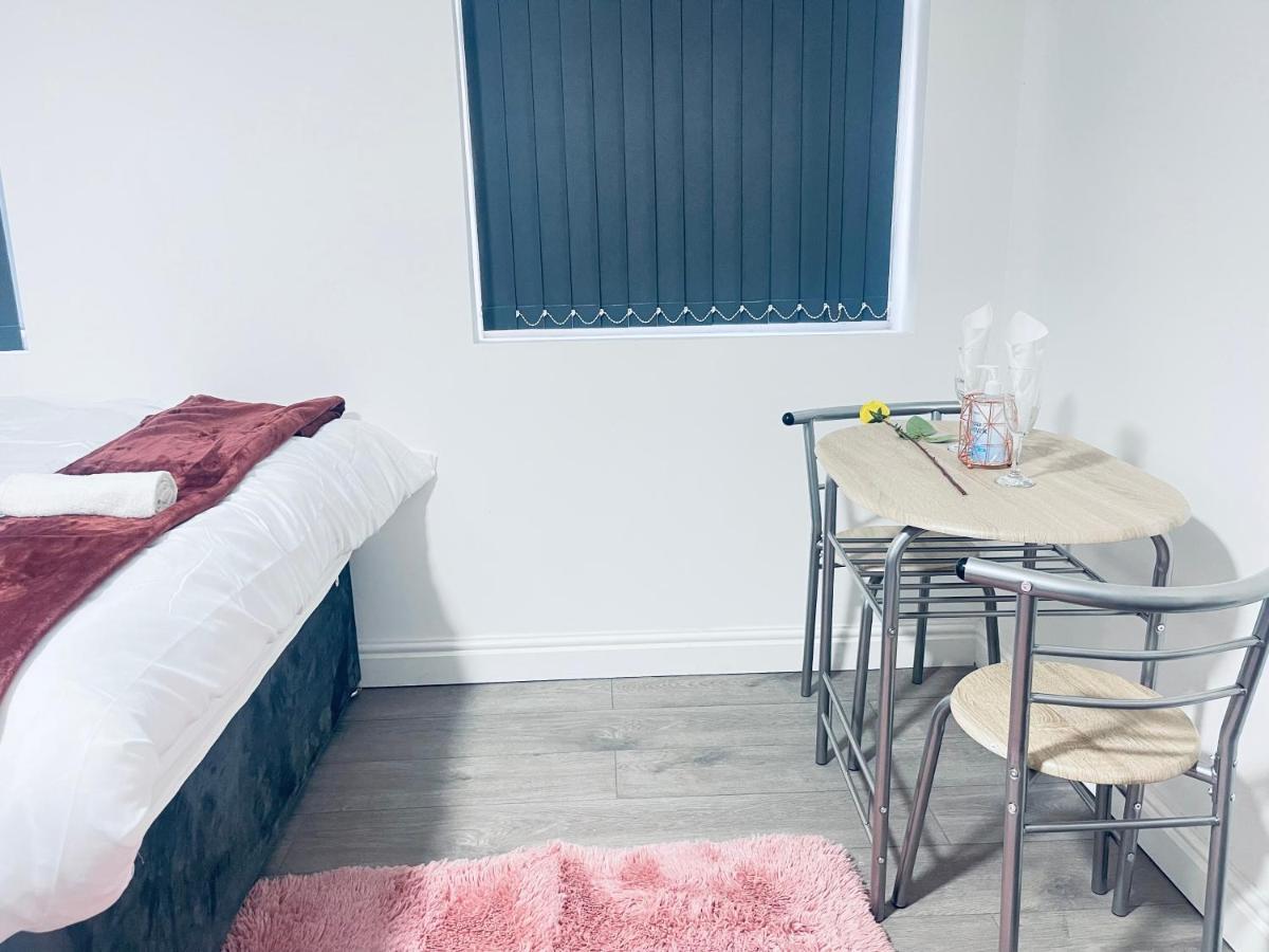 1 Bed Apartment With 2 Beds 1 Double Plus 1 Single เบอร์มิงแฮม ภายนอก รูปภาพ