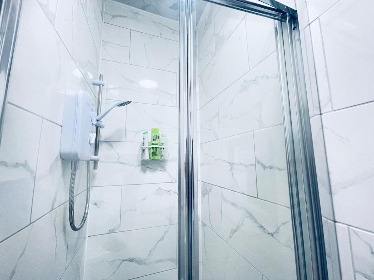 1 Bed Apartment With 2 Beds 1 Double Plus 1 Single เบอร์มิงแฮม ภายนอก รูปภาพ