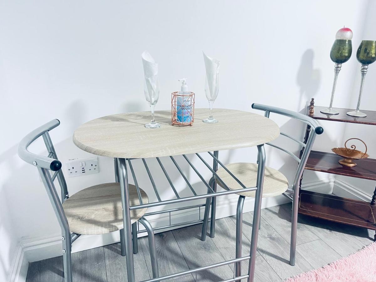 1 Bed Apartment With 2 Beds 1 Double Plus 1 Single เบอร์มิงแฮม ภายนอก รูปภาพ